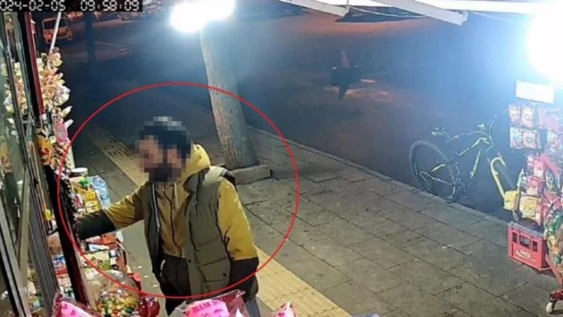 Büfe sahibinin uyumasını fırsat bilen hırsız telefon, para ve sigara çaldı