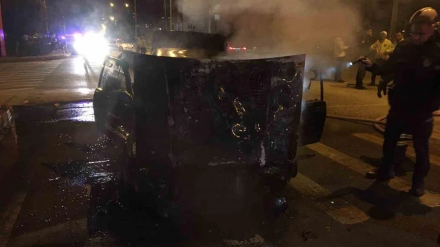 Burdur'da seyir halindeki otomobil yanarak kullanılamaz hale geldi