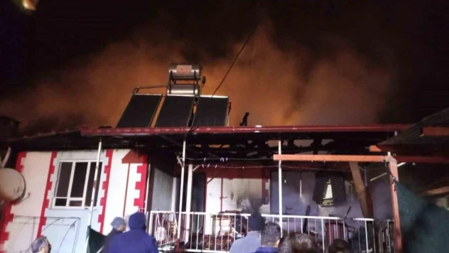 Burdur'da sobadan çıkan yangında ev kullanılamaz hale geldi