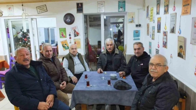 Burhaniye'nin renkli kahvehanesine yoğun ilgi