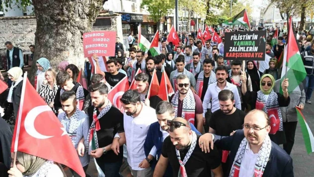 Bursa AK Gençlikten Filistin'e Destek Yürüyüşü