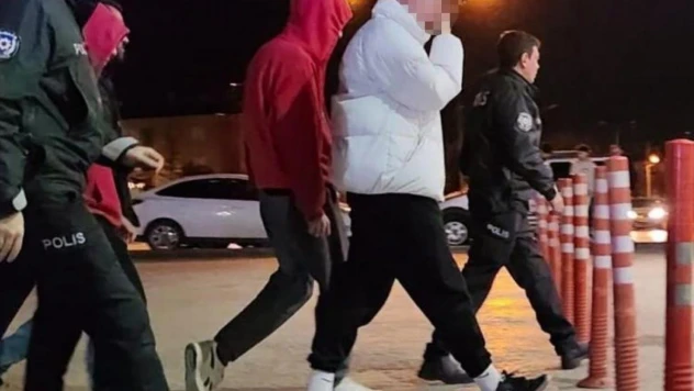 Bursa'da 3 çocuk eski polis memurunu bıçakla yaraladı