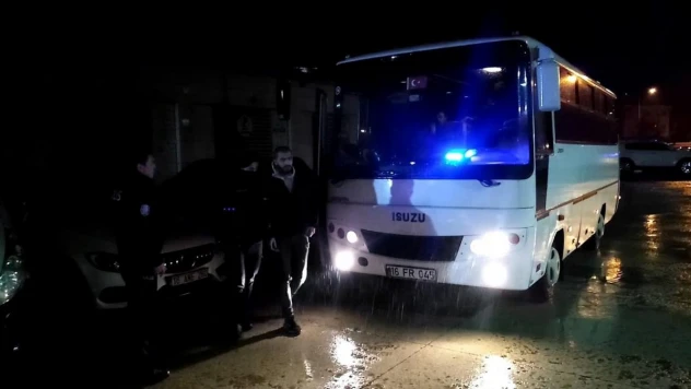 Bursa'da bir dairede yaşayan 17 kaçak göçmen yakalandı