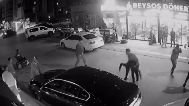 Bursa'da iki grubun kavgası güvenlik kamerasında