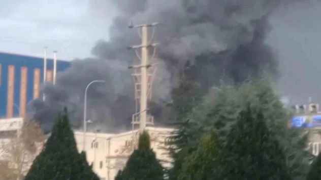 Bursa'da plastik toplama fabrikasında yangın söndürüldü