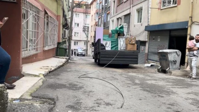 Bursa'da şiddetli rüzgar hayatı felç etti