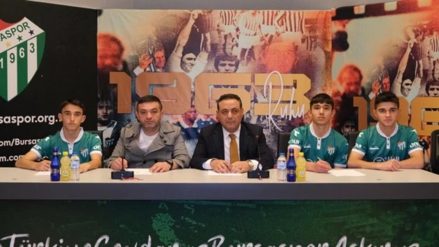 Bursaspor'da 6 futbolcu daha profesyonel oldu