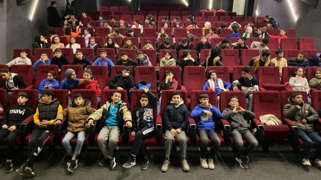 Büyükşehir belediyesi 500 bin öğrenciye film izletti