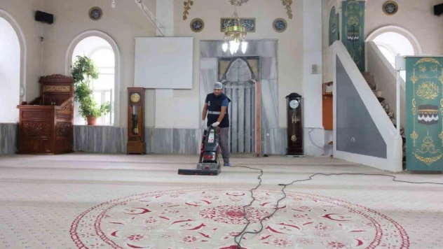 Büyükşehir'den ibadethanelerde temizlik