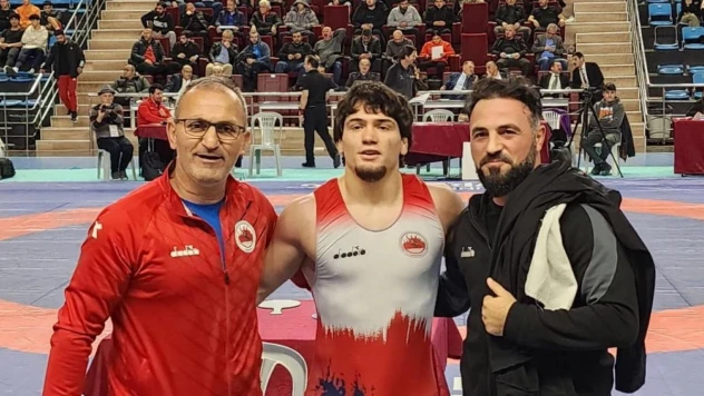 Büyükşehir güreş takımından iki derece