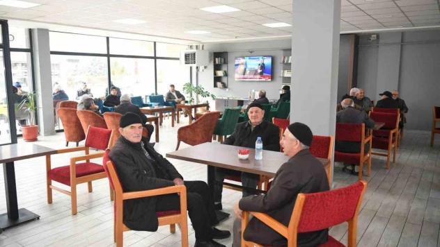 Büyükşehir'in Emekliler Kafeteryası kapılarını açtı