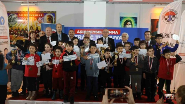 Büyükşehirden Aşık Veysel'i Anma Satranç Turnuvası düzenlendi