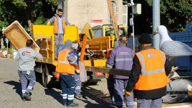 Büyükşehirden fırtınanın izlerini silmek için hummalı çalışma