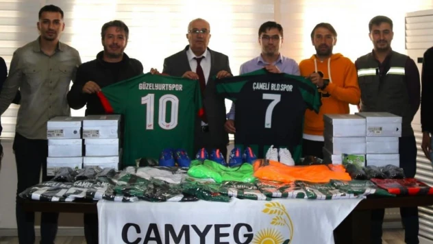 Çameli Belediyesi'nden spor kulüplerine malzeme desteği