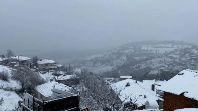 Çanakkale'de yüksek kesimler beyaza büründü