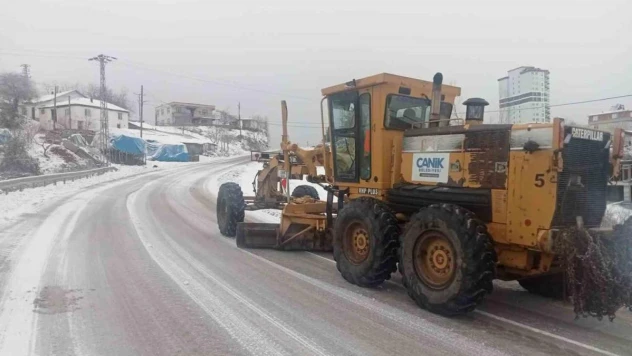 Canik'te kar yağışına anında müdahale