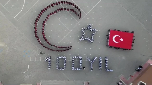 Çankırı'da öğrencilerin 100. yıl koreografisi dron ile görüntülendi