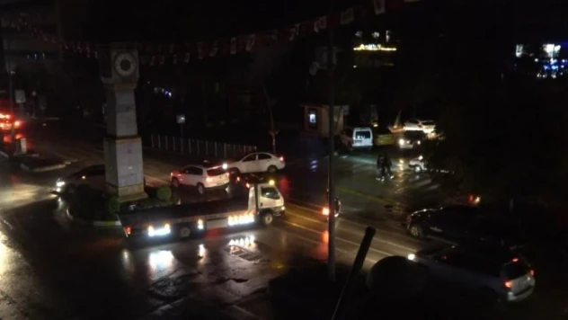 Çankırı'da sağanakta sokaklar karanlığa büründü