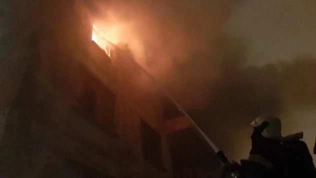 Çatı katında çıkan yangın paniğe neden oldu