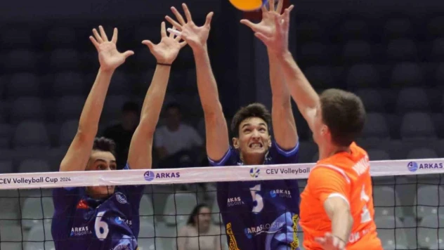 CEV Volleyball Cup: Neftohimik Burgas: 0 - Arkas Spor: 3