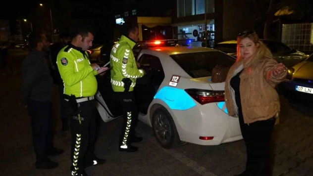 Ceza korkusuyla otomobili oğlunun kullandığını söyledi, polisler 'kamera var' deyince itiraf etti