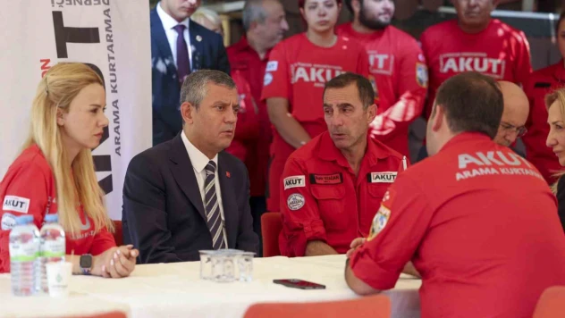 CHP Genel Başkanı Özel'den AKUT'a taziye ziyareti