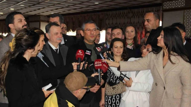 CHP Genel Başkanı Özel'den Fenerbahçe ve Galatasaray'a tebrik