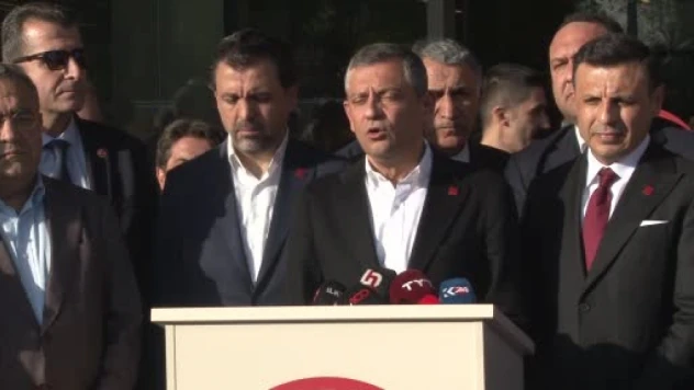 CHP Genel Başkanı Özel, Sırrı Süreyya Önder'i hastanede ziyaret etti