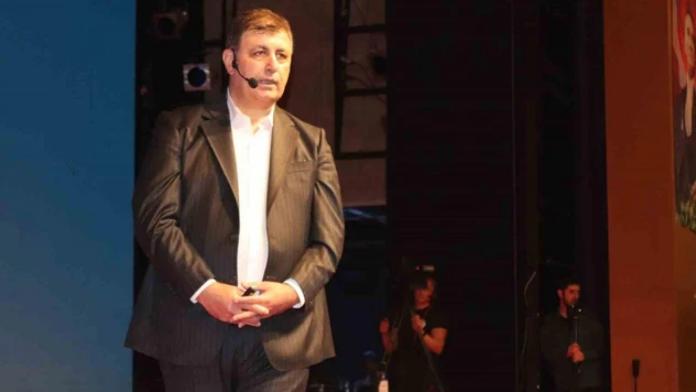 CHP'nin İzmir adayı Cemil Tugay: 'Yeni siyasetçilere ihtiyacımız olduğunu toplum söylüyor'