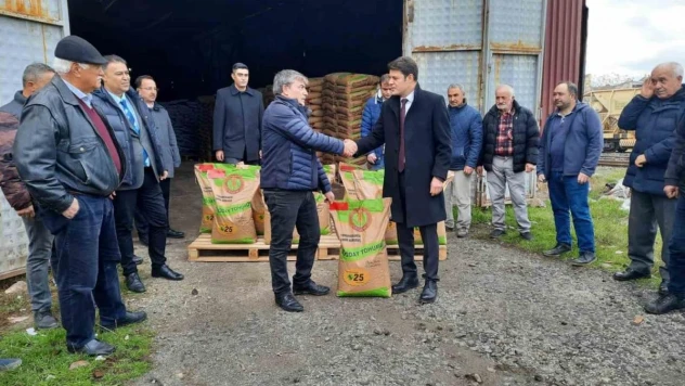 Çiftçilere yüzde elli hibe destekli 26 ton buğday tohumu dağıtıldı