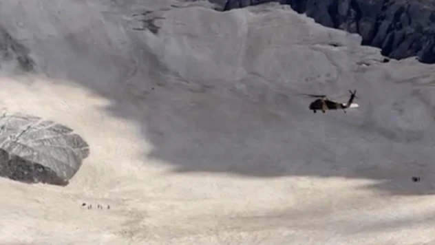 Cilo buzullarına düşen dağcıların kurtarılma anı anbean kamerada