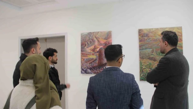 Cizre'de gönüllü öğretmenler ilk sergilerini açtı