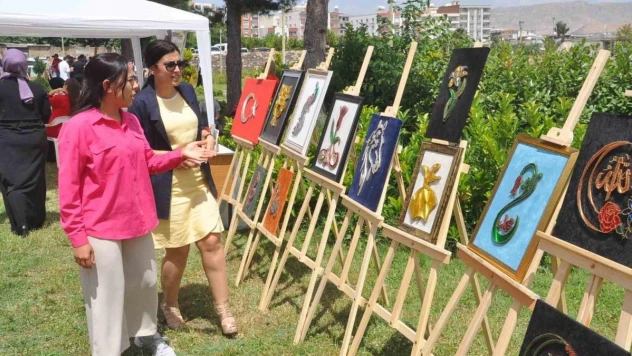 Cizreli kadınlar el emeklerini sergiledi