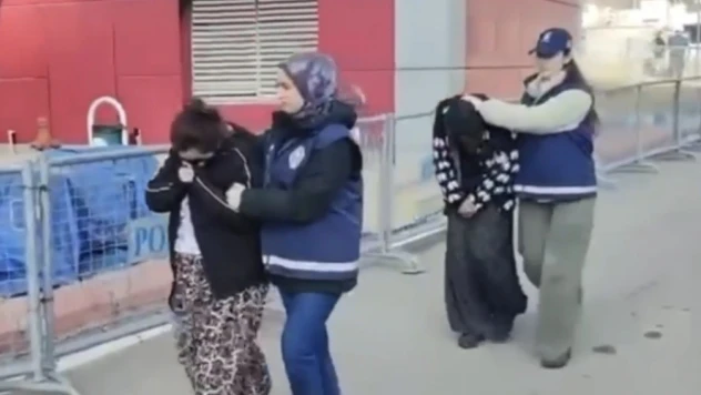 Ameliyatlık çocuğunun altınlarını çalan yankesiciler yakalandı