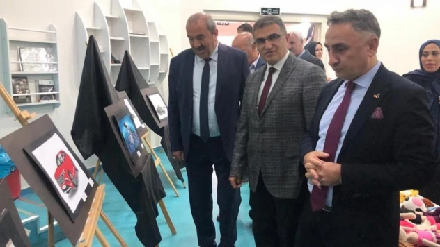 Çocuklar gönüllerinden geçenleri eserlerinde resmetti