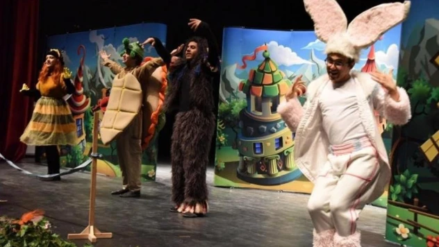 Çocuklardan tiyatro oyununa yoğun ilgi