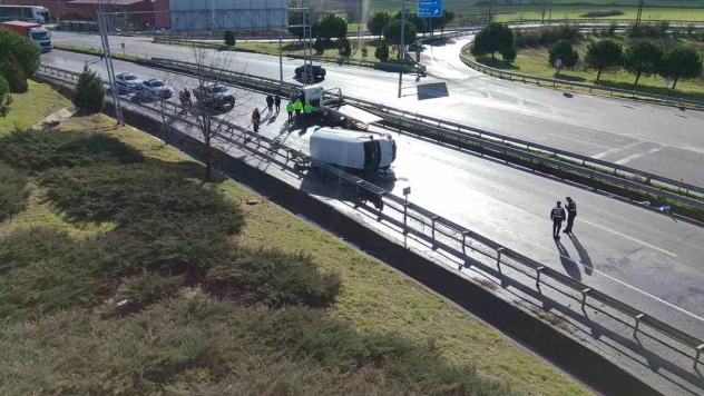 Çorlu - İstanbul kara yolunda panelvan devrildi: 1 ölü