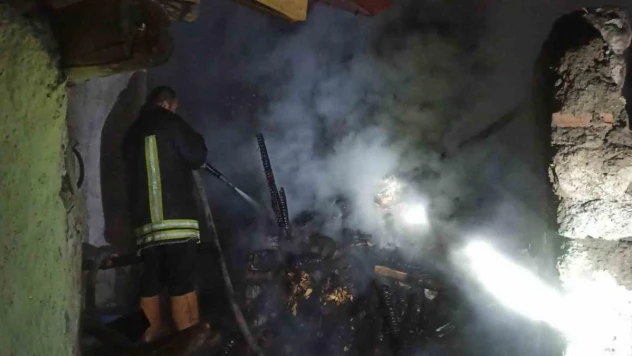 Çorum'da korkutan kömürlük yangını