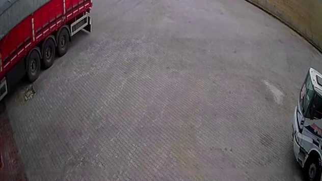 Çorum'daki trafik kazası güvenlik kamerasında