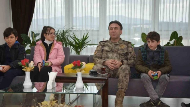 Çorum Emniyet Müdürü Pehlivan, depremzede çocukları ağırladı