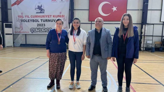 Çukurca'da spor etkinliklerinde bu sefer şalvarlı kadınlar yarıştı