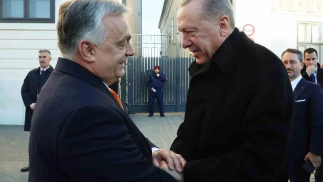 Cumhurbaşkanı Erdoğan, Macaristan Başbakanı Orban'a Togg hediye etti