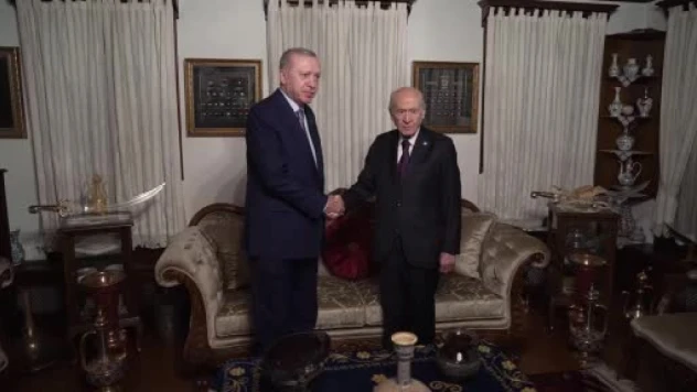 Cumhurbaşkanı Erdoğan, MHP lideri Devlet Bahçeli'yi Beytepe'de bulunan konutunda ziyaret ediyor.