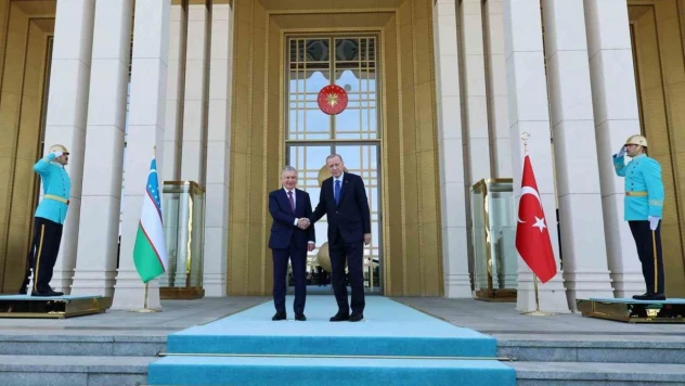 Cumhurbaşkanı Erdoğan, Özbekistan Cumhurbaşkanı Mirziyoyev'i resmi törenle karşıladı