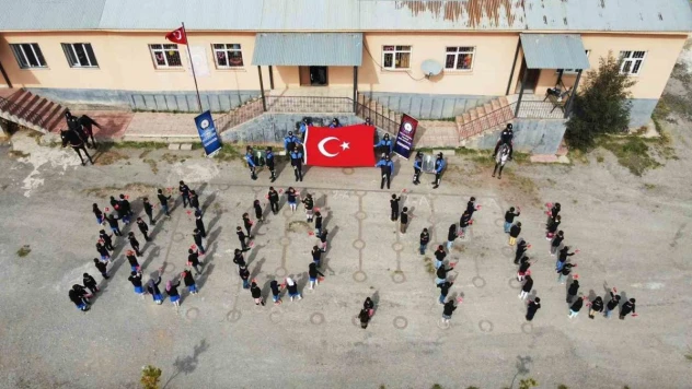 Cumhuriyet'in 100. yılı sebebiyle 100 fidan diktiler