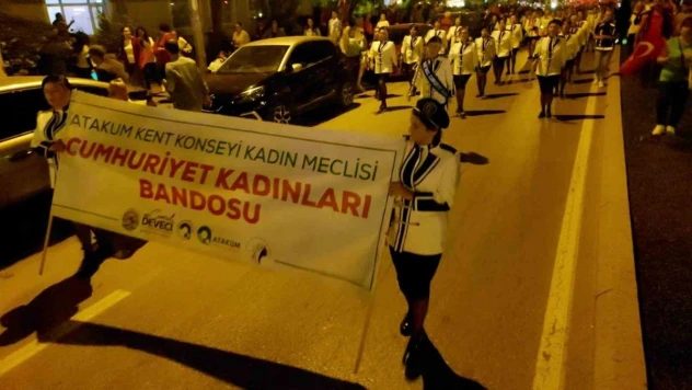Cumhuriyet Kadınları Bandosu'ndan 100. yıla özel yürüyüş