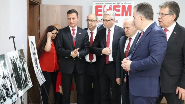 Cumhuriyetin 100. Yılında 'Cumhuriyet Ve Atatürk' Konulu Resim Sergisi açıldı