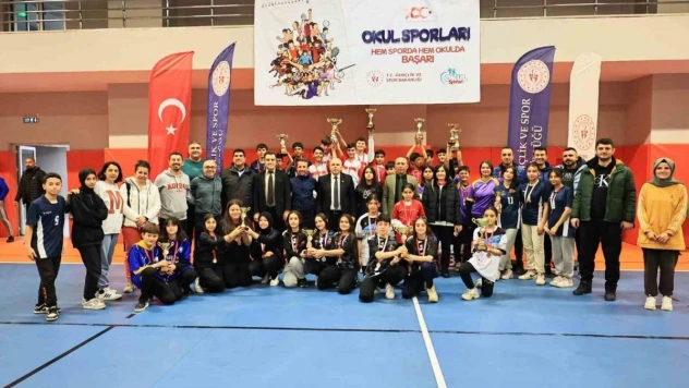 Curlingte kupalar sahibini buldu