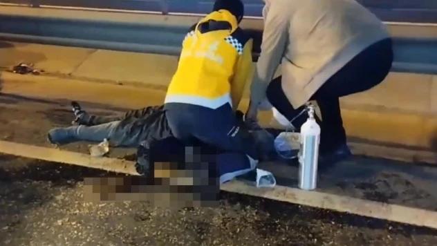 D-100'de hafif ticari aracın çarptığı yaya ağır yaralandı