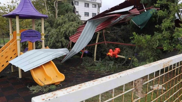 Dalaman'ı hortum vurdu